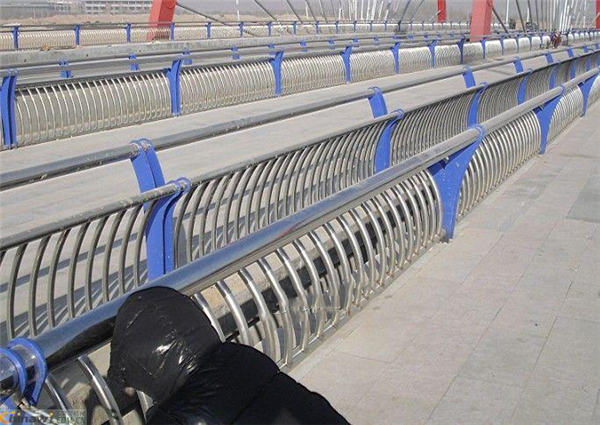 昌邑不锈钢复合管护栏一种安全而耐用的防护解决方案